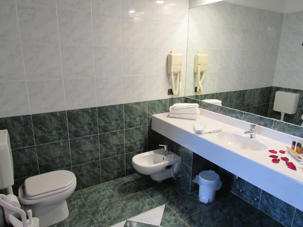 Green Hotel Сетимо Торинезе Екстериор снимка