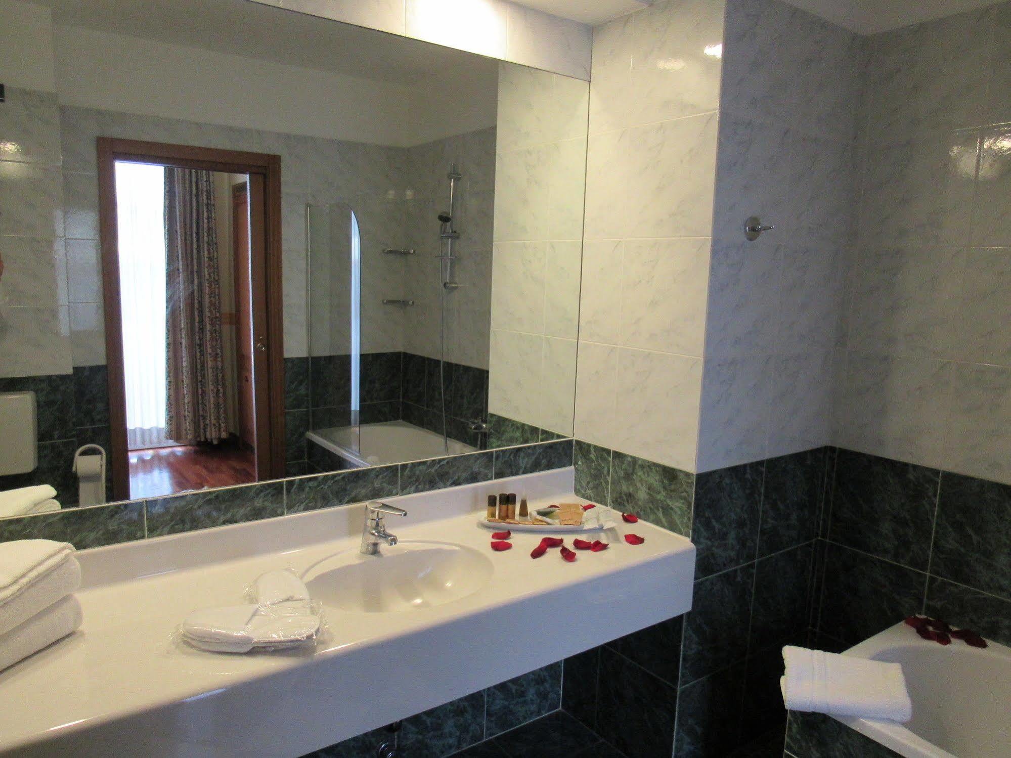 Green Hotel Сетимо Торинезе Екстериор снимка